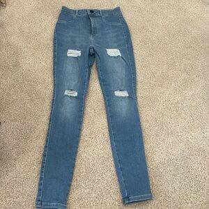 Fitjeans brand distressed skinny jeans size small.